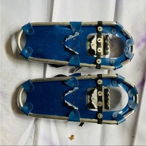 Tubbs size small snow shoes blue
